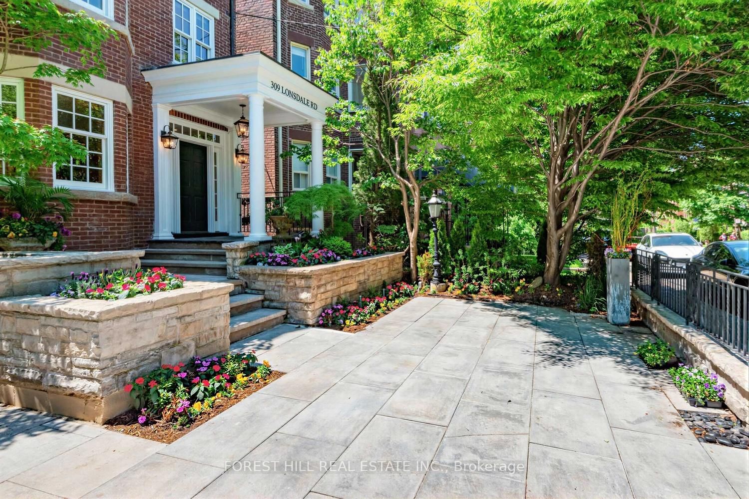 309 Lonsdale Road - Photo 2