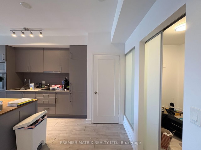 1002 - 576 Front Street W