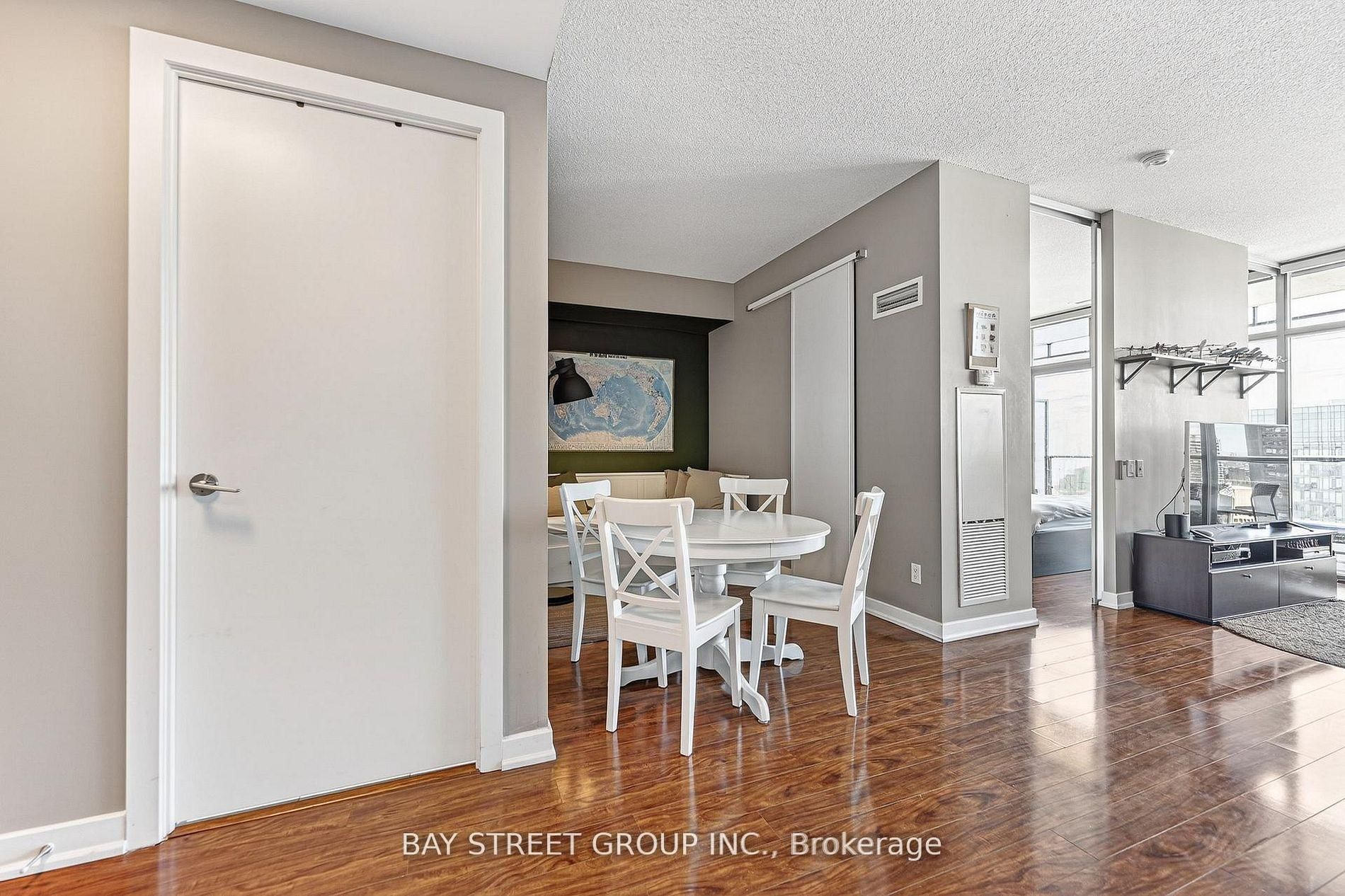 33 Charles Street E, Unit 3505