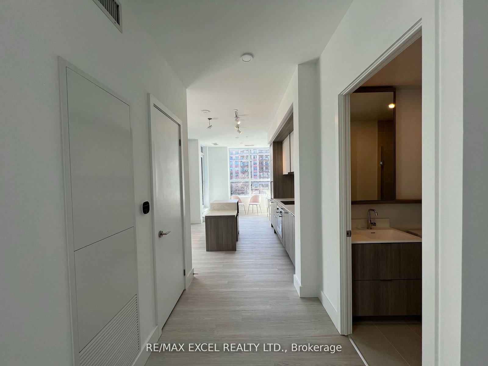 211-6 Greenbriar Road, Toronto, ON, photo 5
