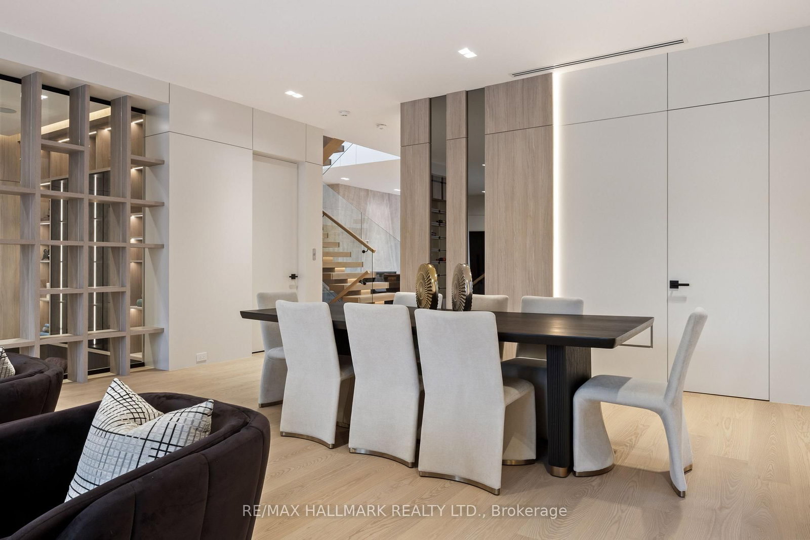 652 Bedford Park Avenue • Toronto, ON photo 11
