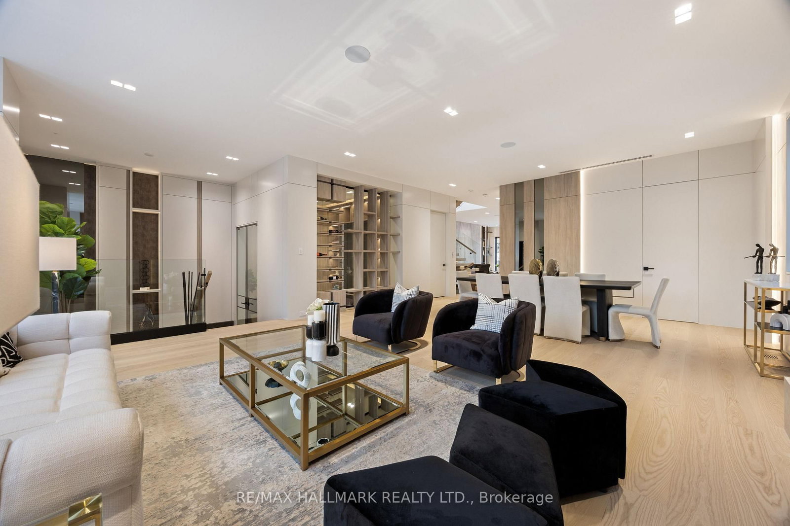 652 Bedford Park Avenue • Toronto, ON photo 12