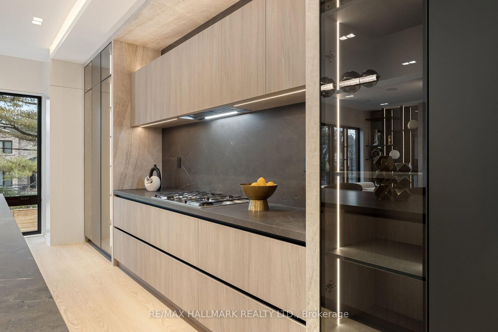 652 Bedford Park Avenue • Toronto, ON photo 14