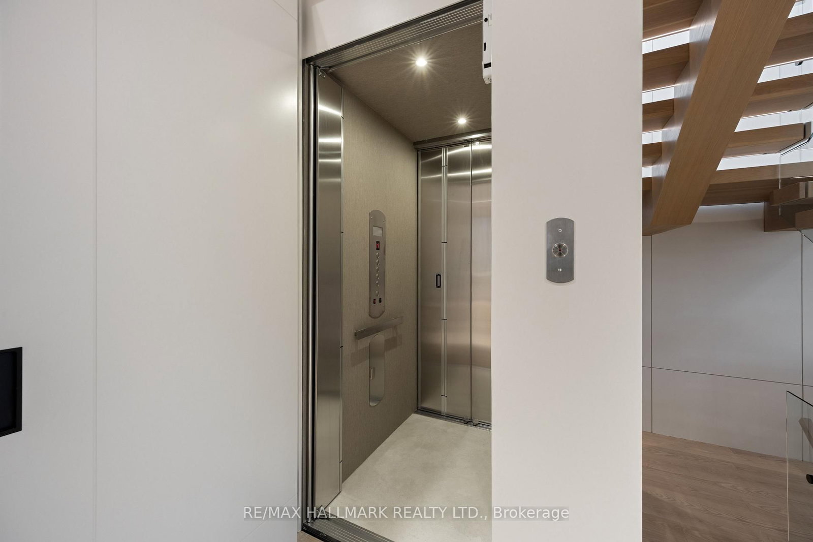652 Bedford Park Avenue • Toronto, ON photo 21
