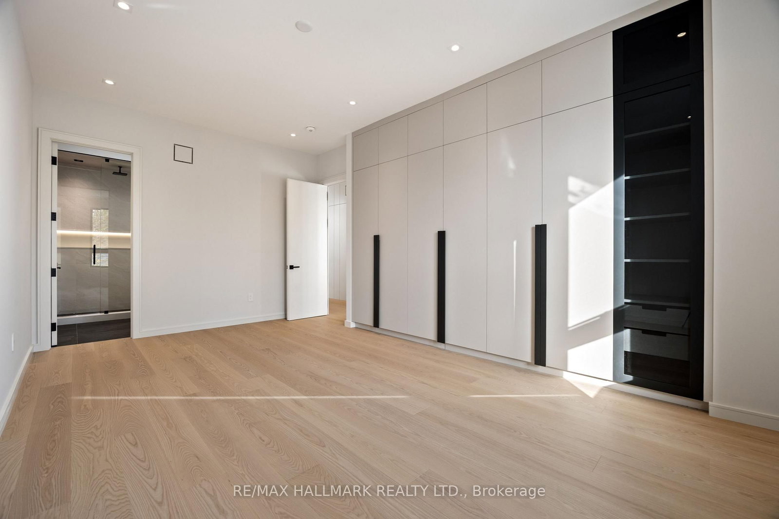 652 Bedford Park Avenue - Photo 37