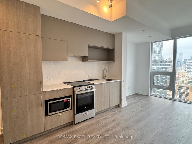 3512 - 100 Queen Street E