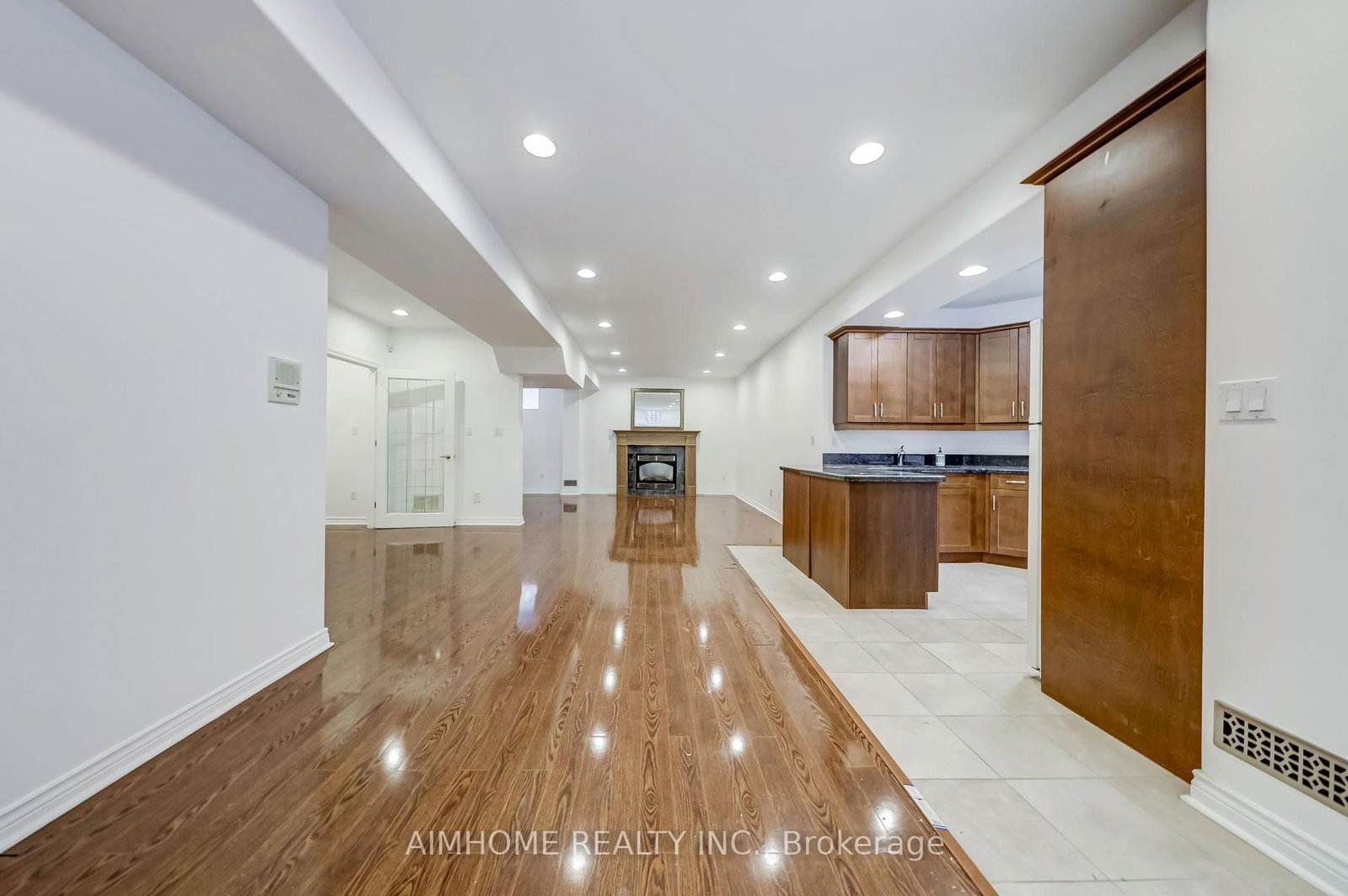 Lower-L-248 Dunview Avenue, Toronto, ON, photo 4