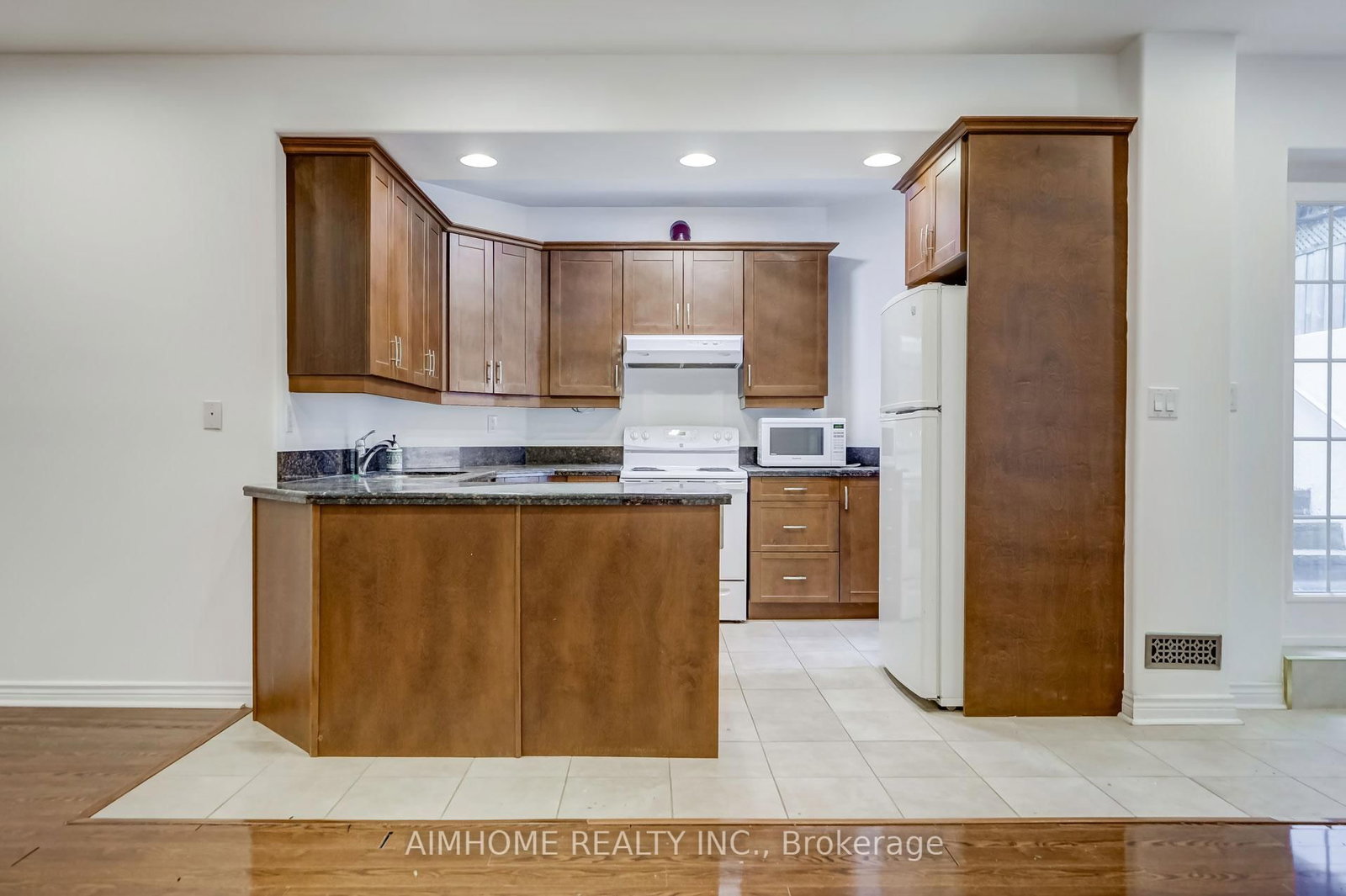 Lower-L-248 Dunview Avenue, Toronto, ON, photo 5