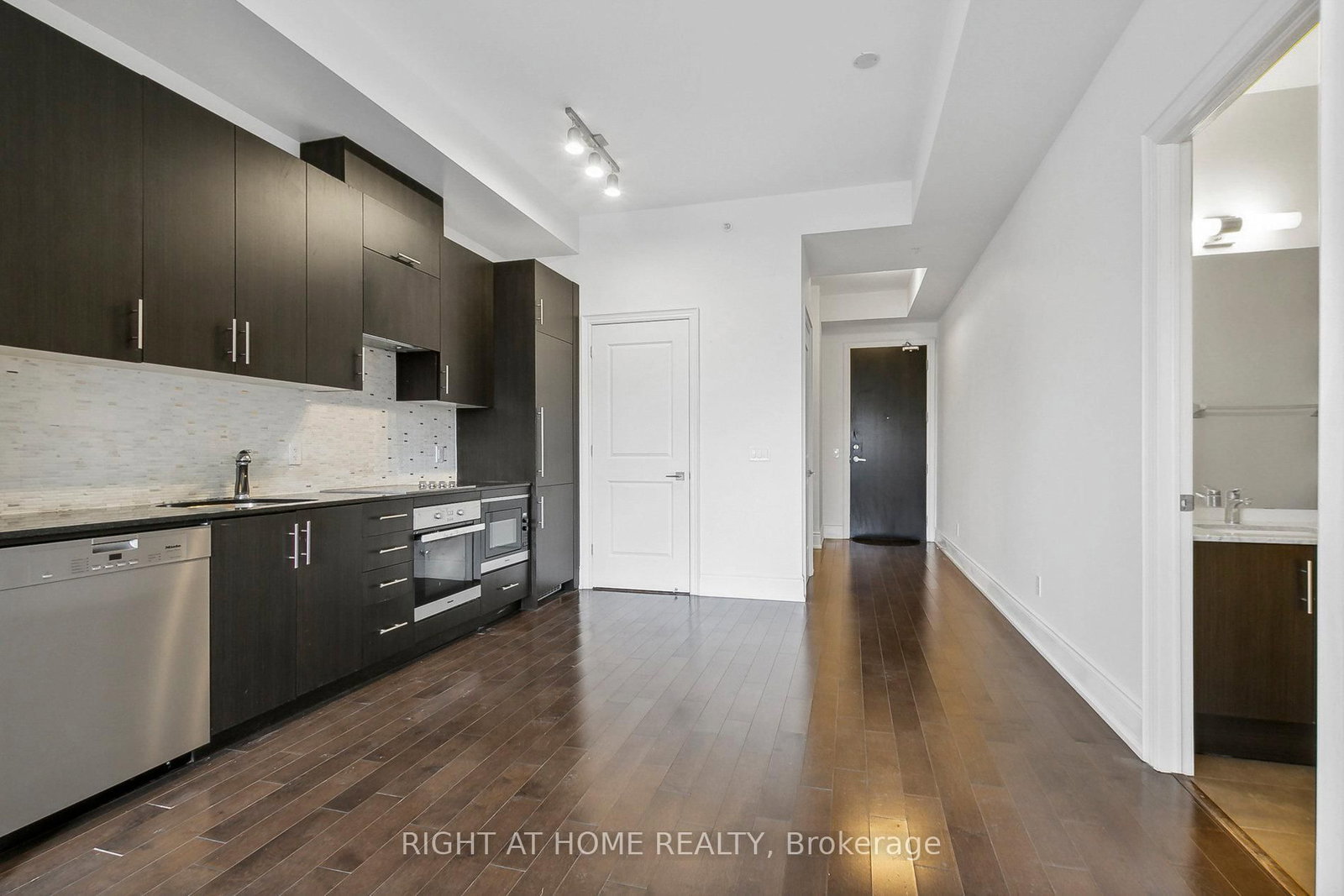 23 Glebe Road, Unit 816 - Photo 8