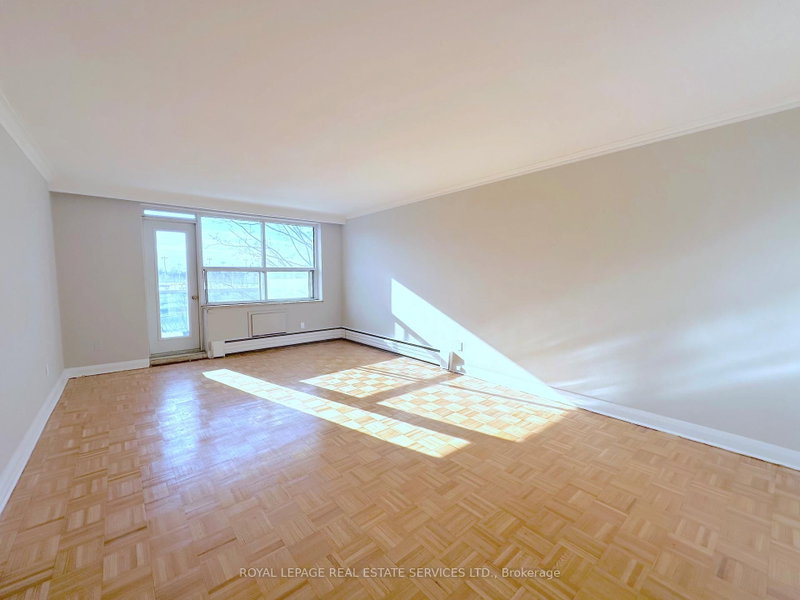 home for lease on 208-276 St Clair Avenue W