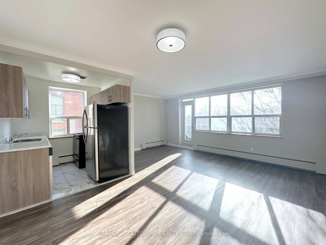 304 - 276 St Clair Avenue W