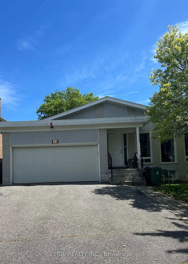 Main Floor - 23 Pineway Blvd Boulevard