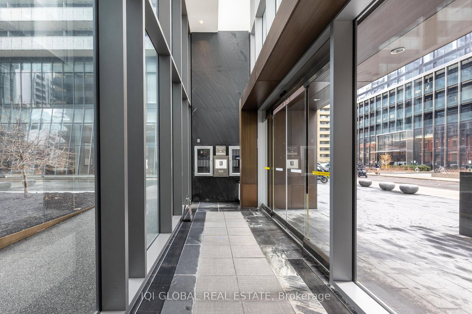 2304-42 Charles Street, Toronto, ON, photo 3