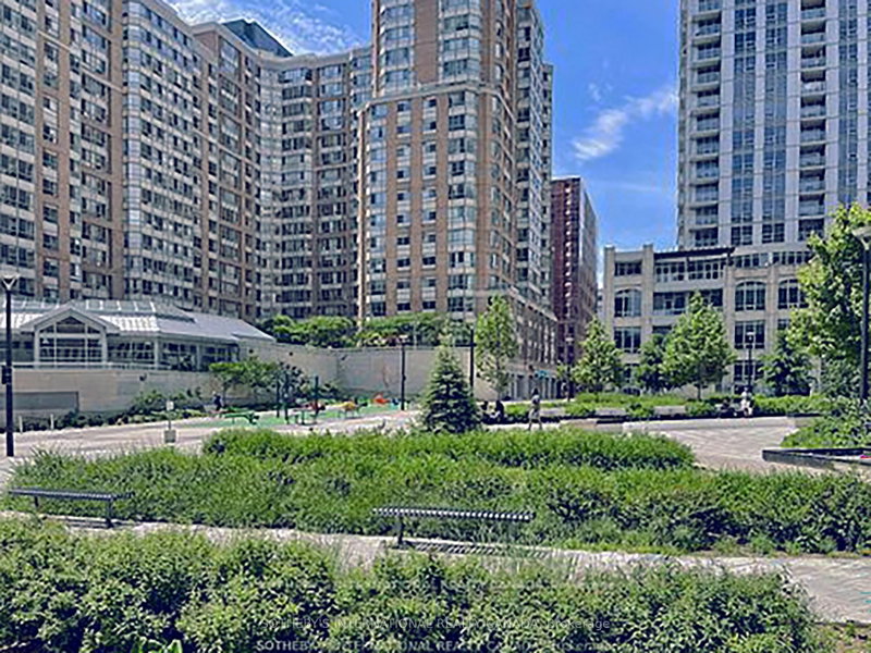 home for lease on 1715-711 Bay Street