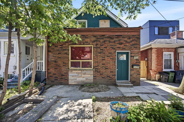 717 Richmond Street W