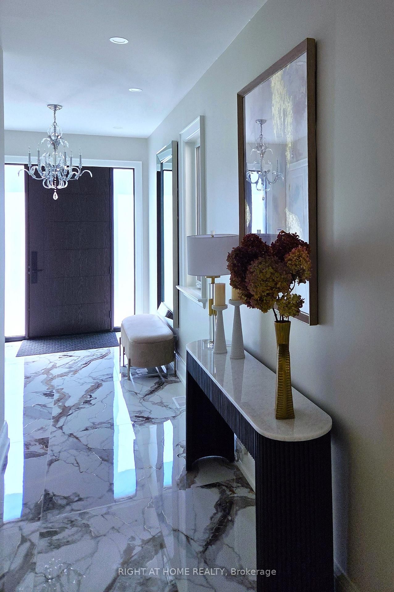 586 Broadway Avenue E • Toronto, ON photo 9