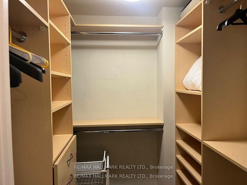 560 Front Street W, Unit 428