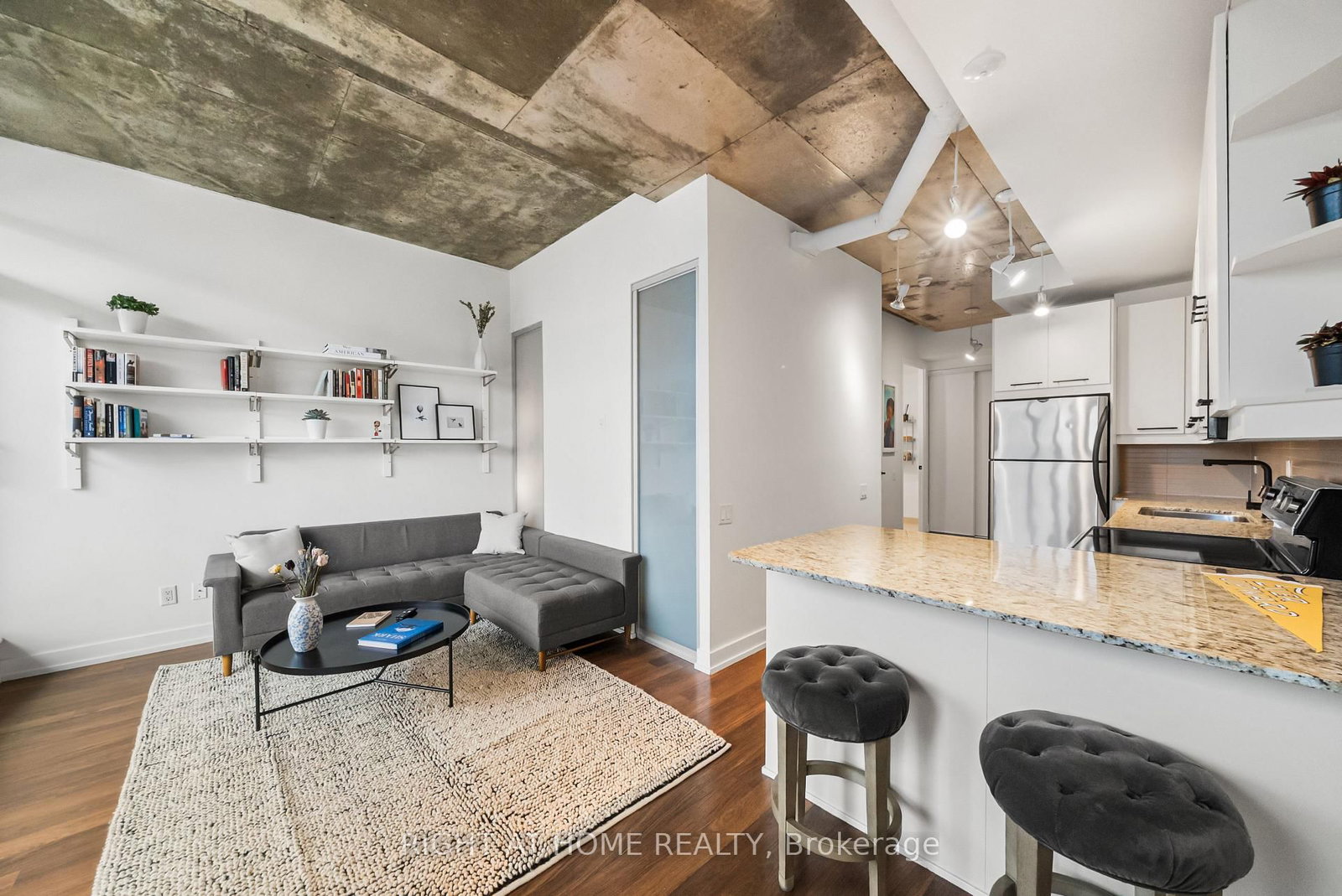 66 Portland Street, Unit 807 - Photo 3
