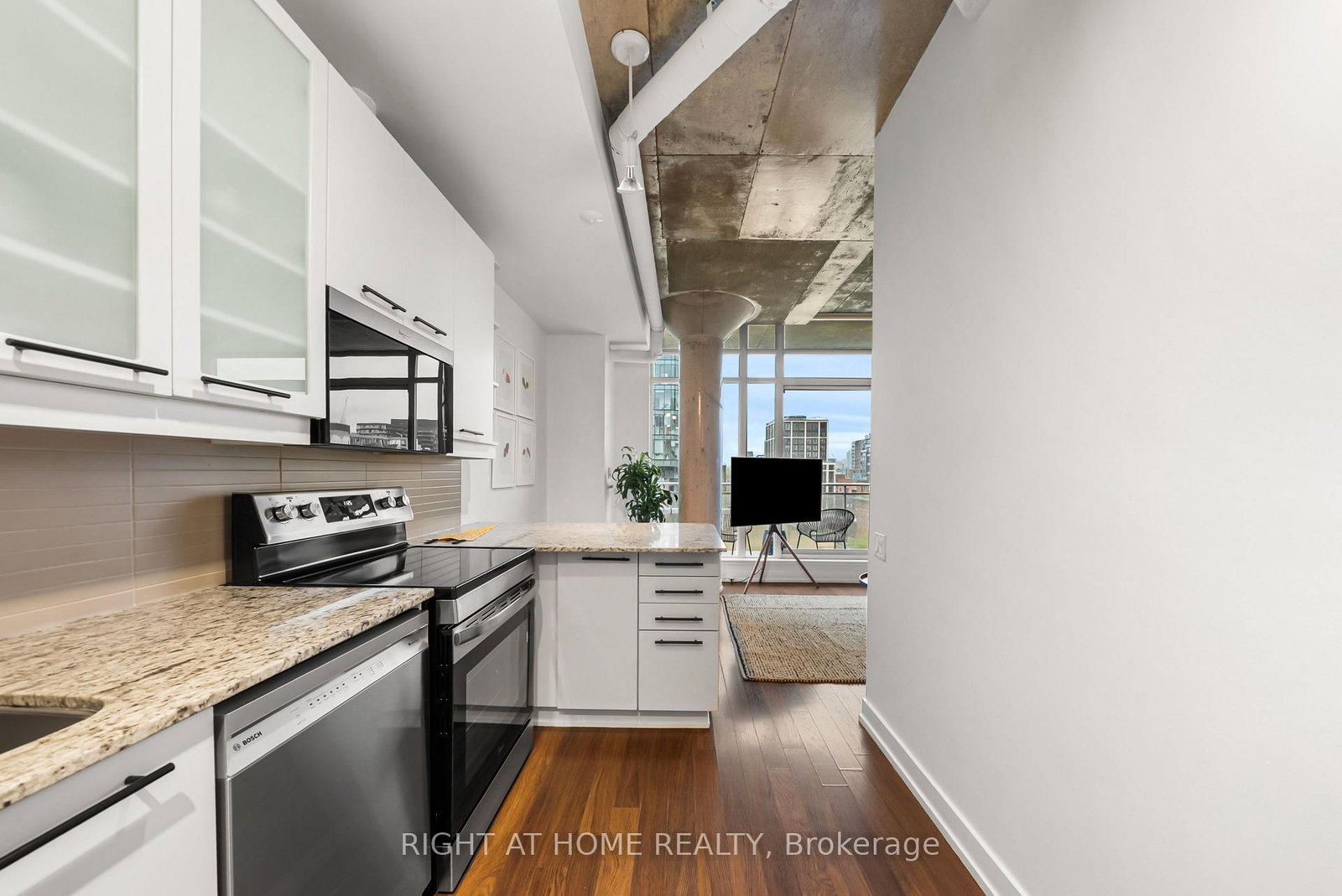 66 Portland Street, Unit 807 - Photo 8