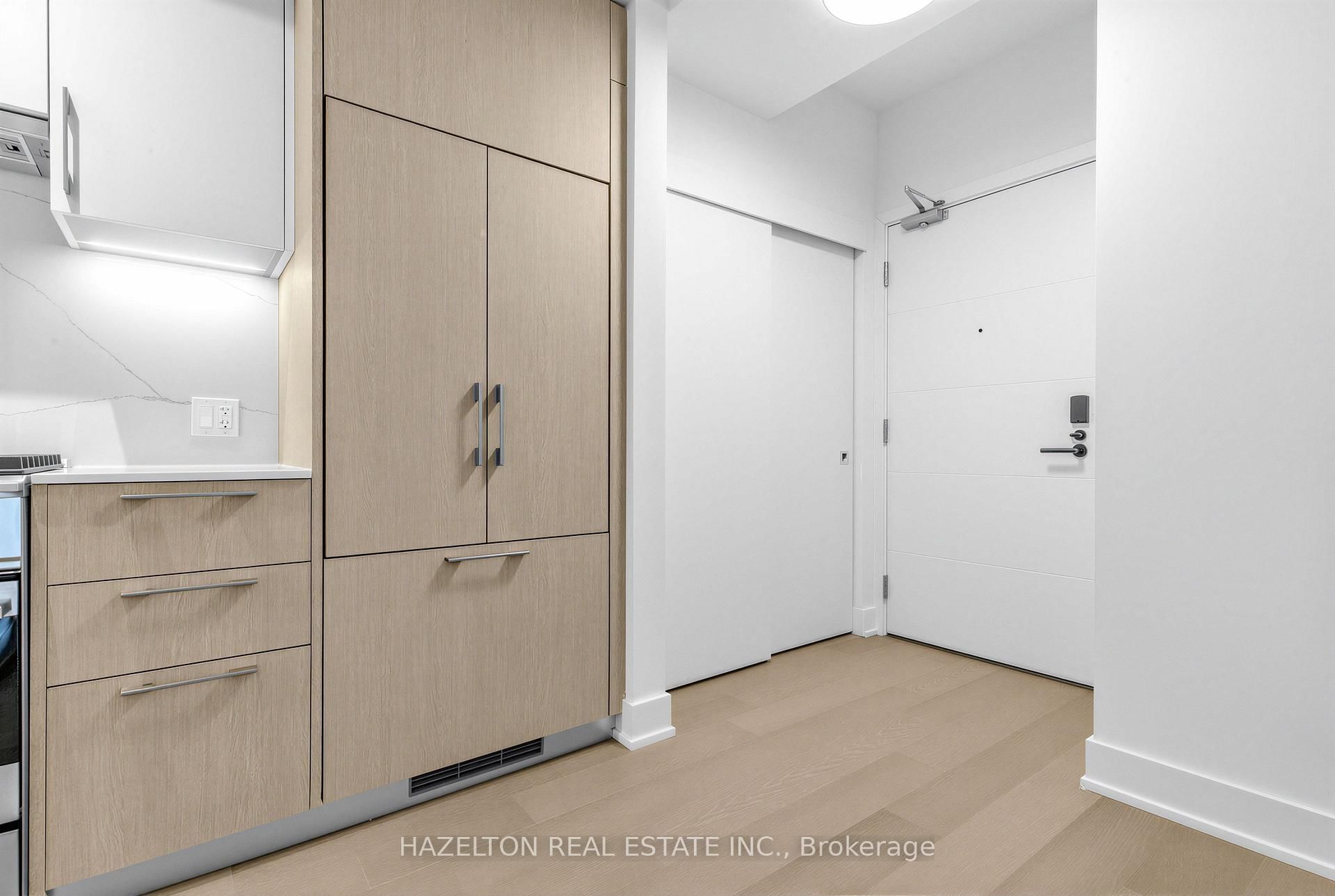 8 Manor Road W, Unit 606