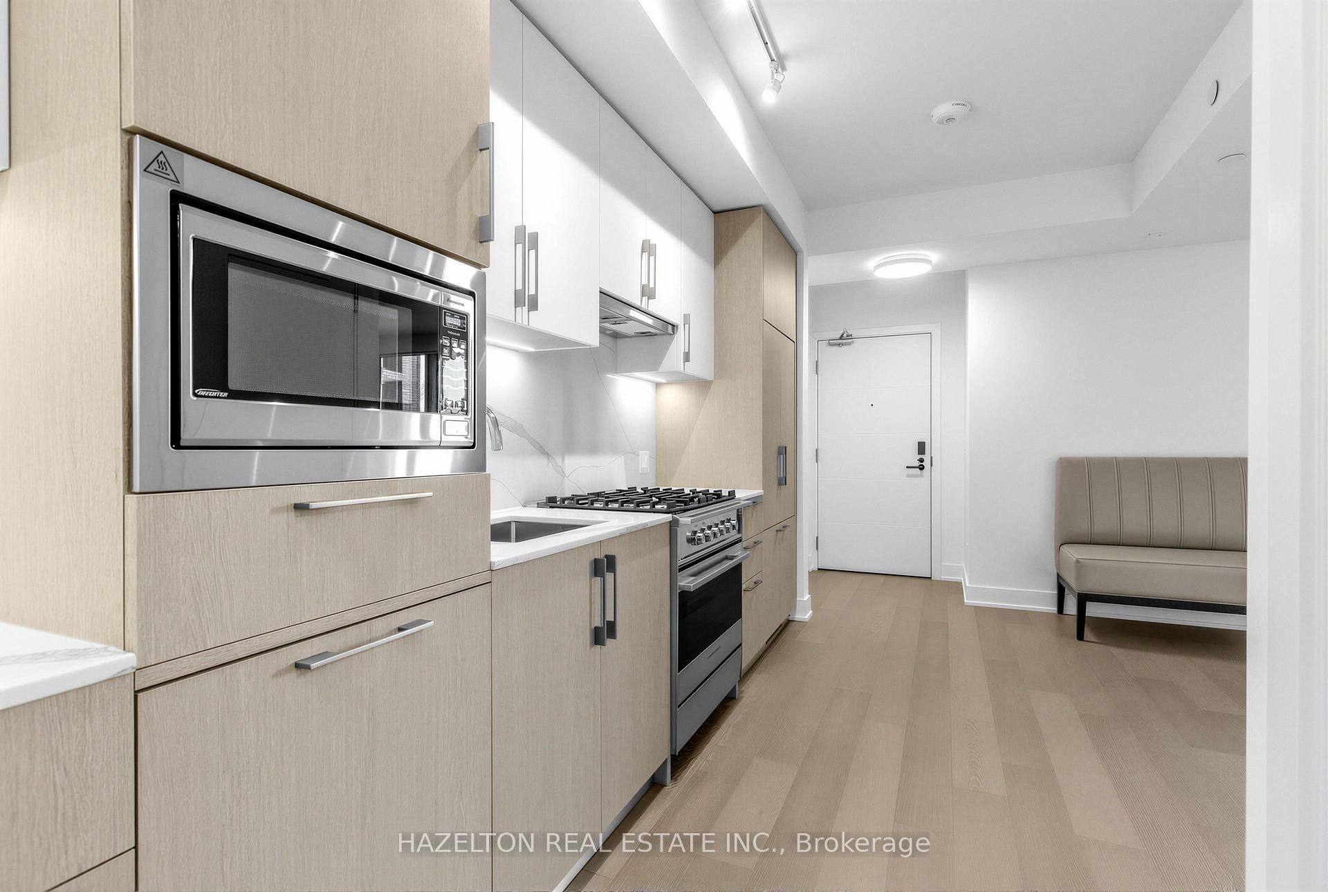 8 Manor Road W, Unit 606