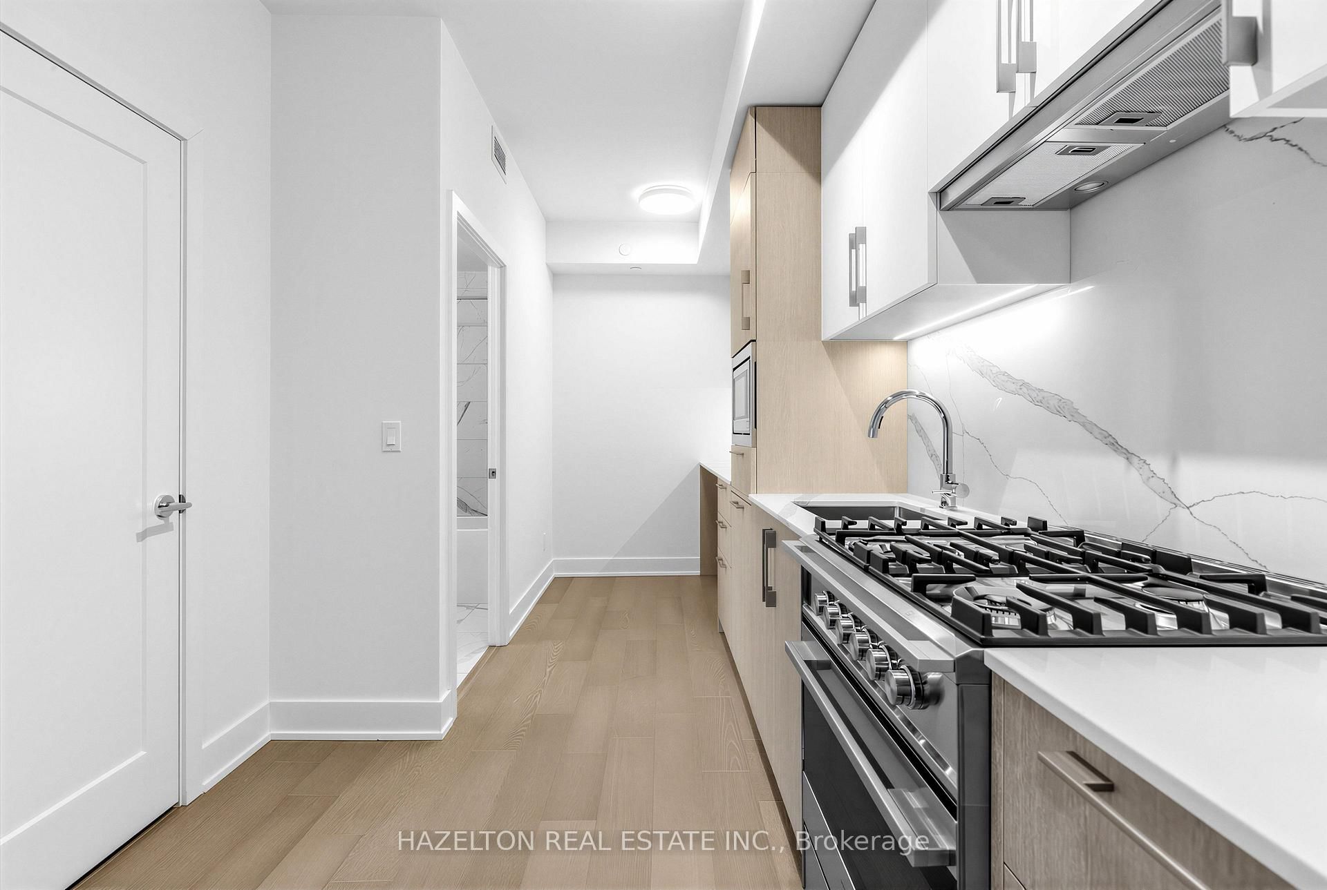 8 Manor Road W, Unit 606
