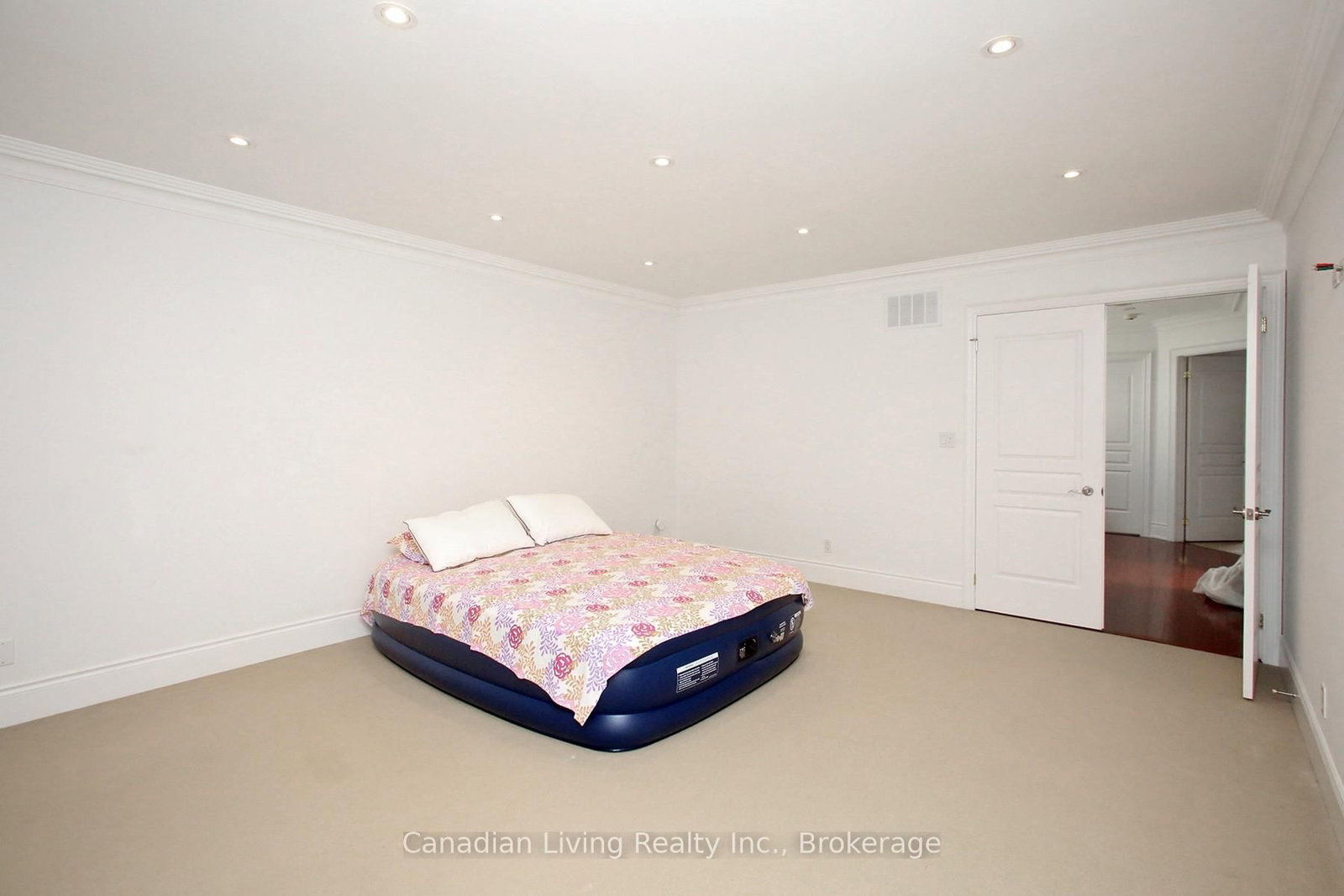 374 Glengarry Avenue • Toronto, ON photo 17