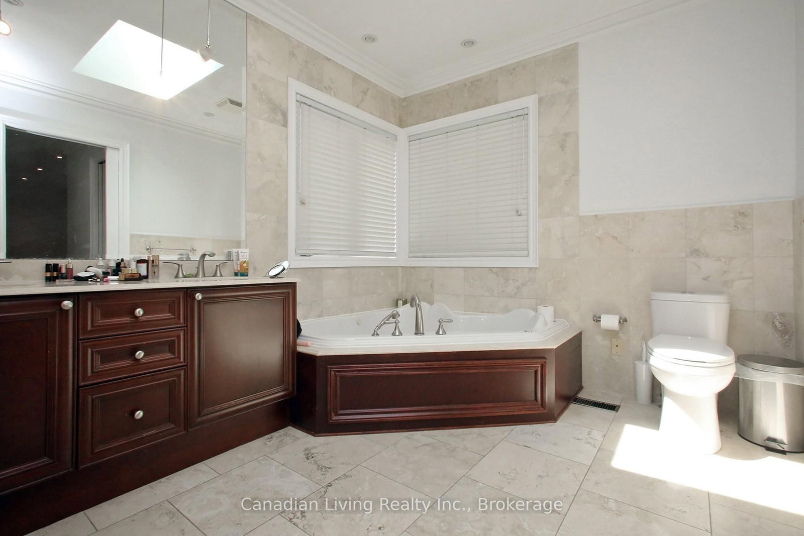374 Glengarry Avenue • Toronto, ON photo 19