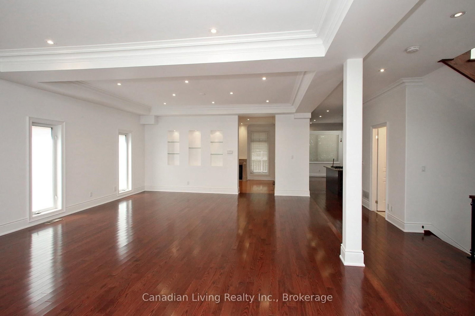 374 Glengarry Avenue • Toronto, ON photo 9