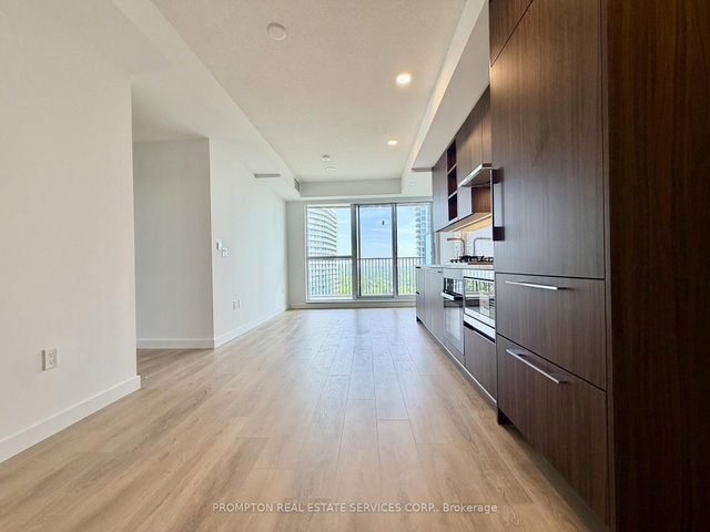 2715 - 68 ESTHER SHINER Boulevard