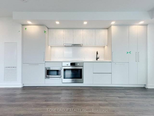 1804 - 609 Sherbourne Street