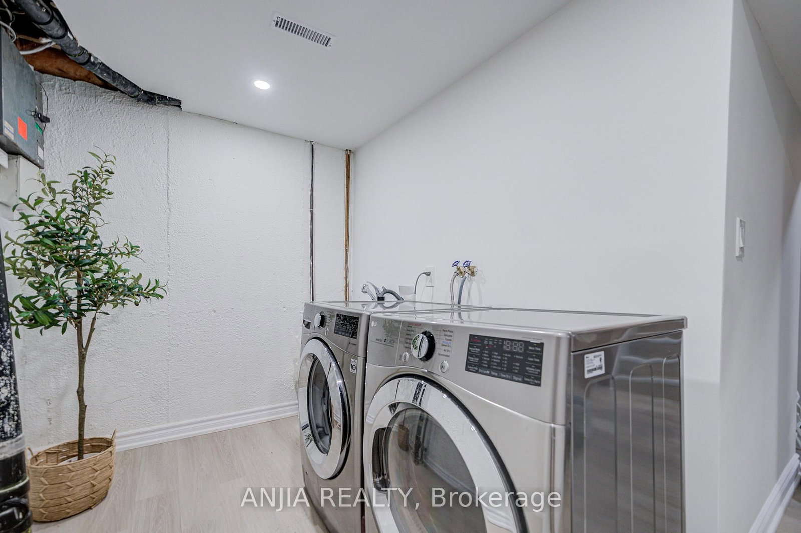 272 McNicoll Avenue • Toronto, ON photo 13