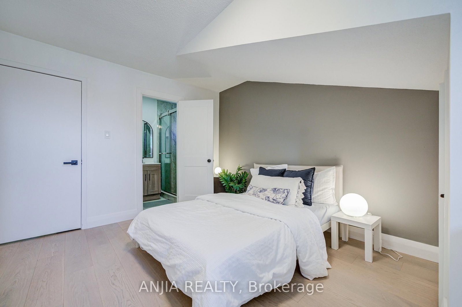 272 McNicoll Avenue • Toronto, ON photo 29