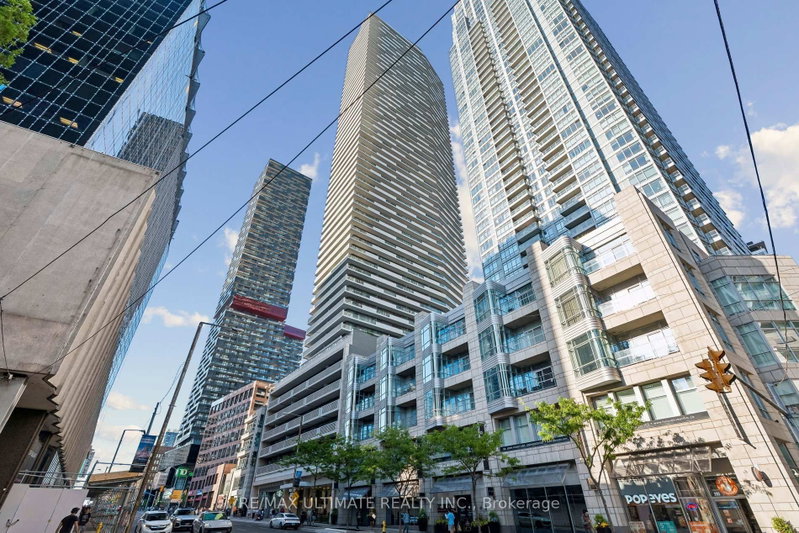 3905 - 2221 Yonge Street