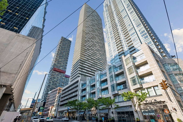 3905 - 2221 Yonge Street