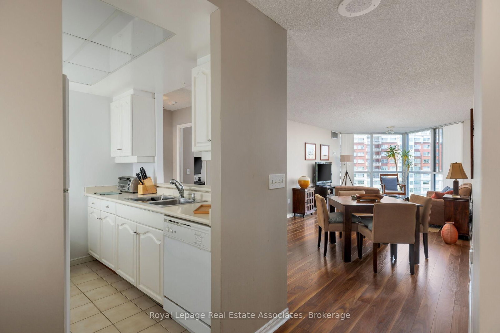 411-7 Concorde Place, Toronto, ON, photo 4