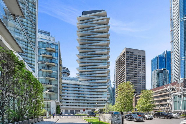 2706 - 15 Queens Quay E