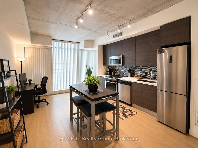 426 - 111 Bathurst Street