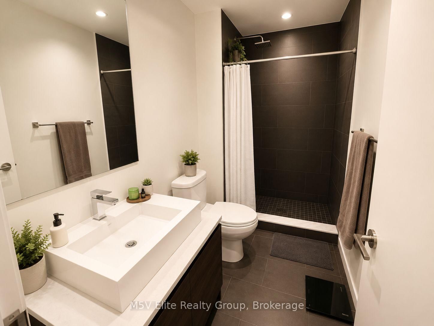 426-111 Bathurst Street, Toronto, ON, photo 5