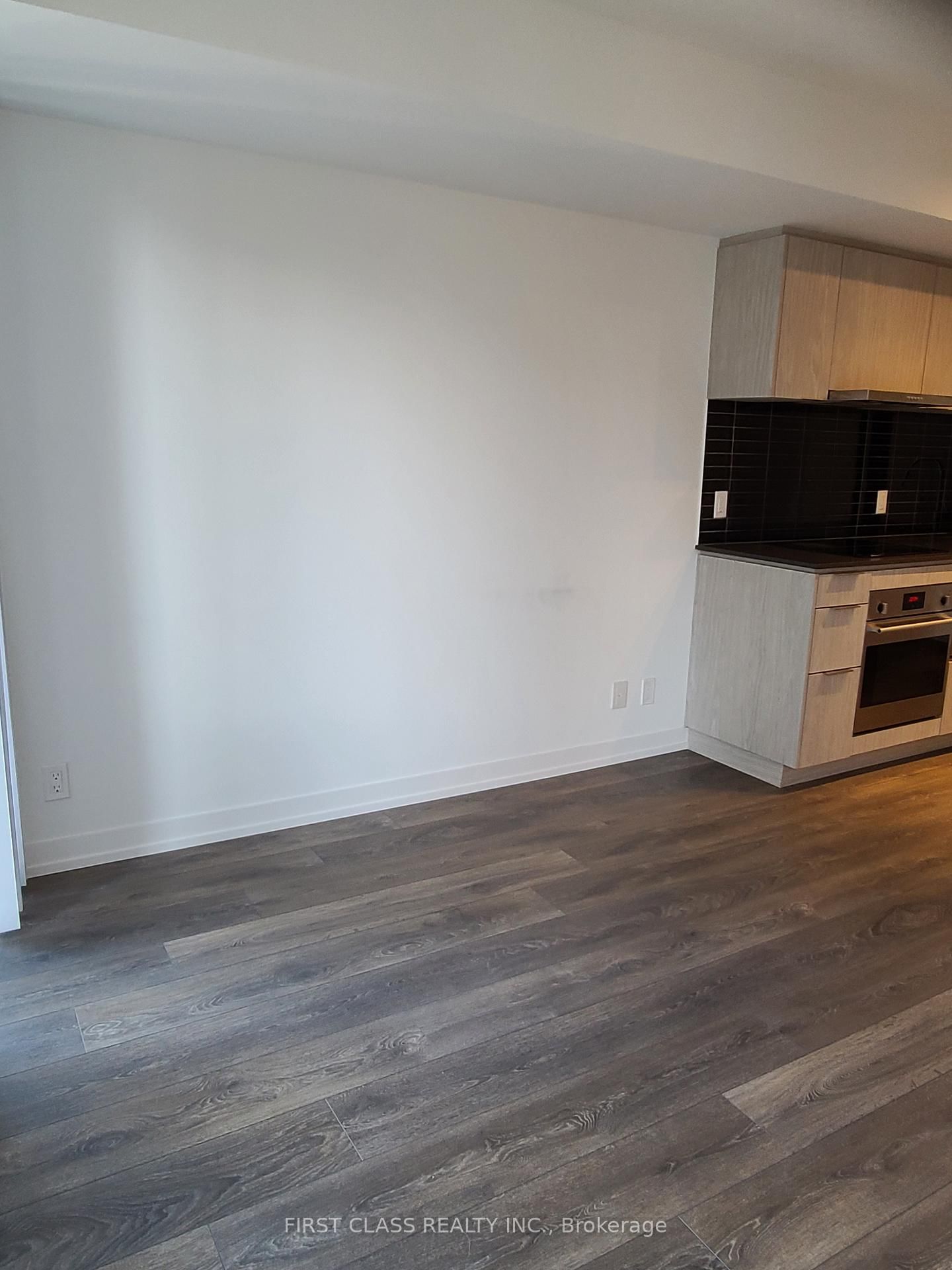 60 Shuter Street, Unit 1810