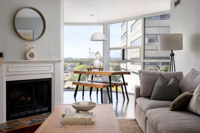 903 - 725 King Street W