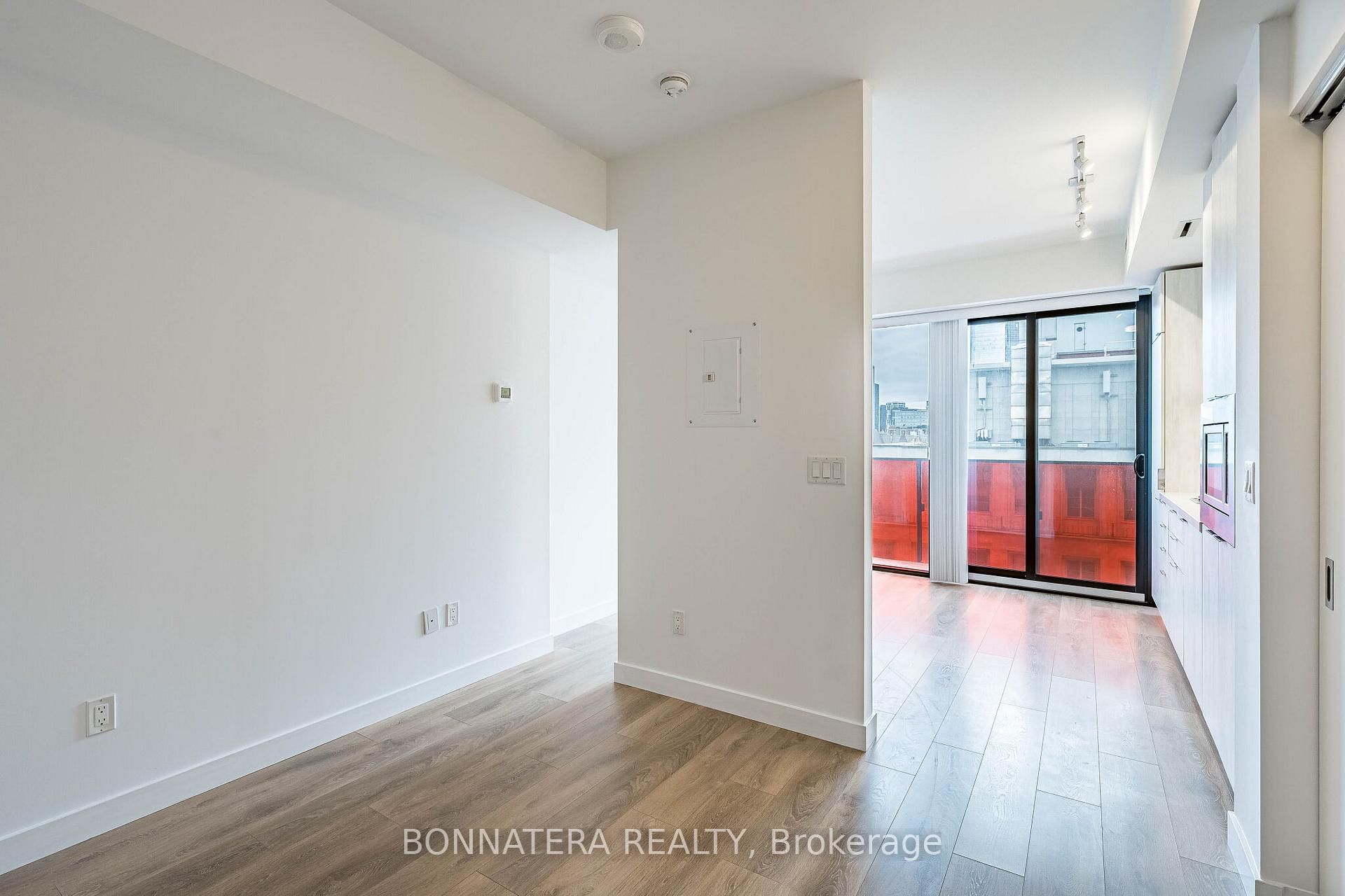 215 Queen Street W, Unit 1110