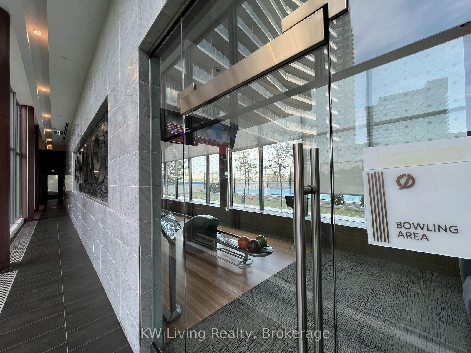 206-117 Mcmahon Drive, Toronto, ON, photo 3