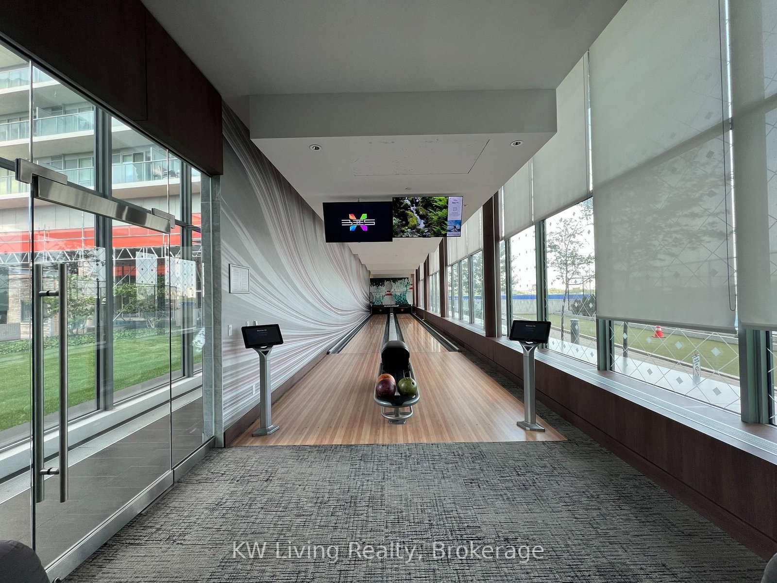 206-117 Mcmahon Drive, Toronto, ON, photo 4