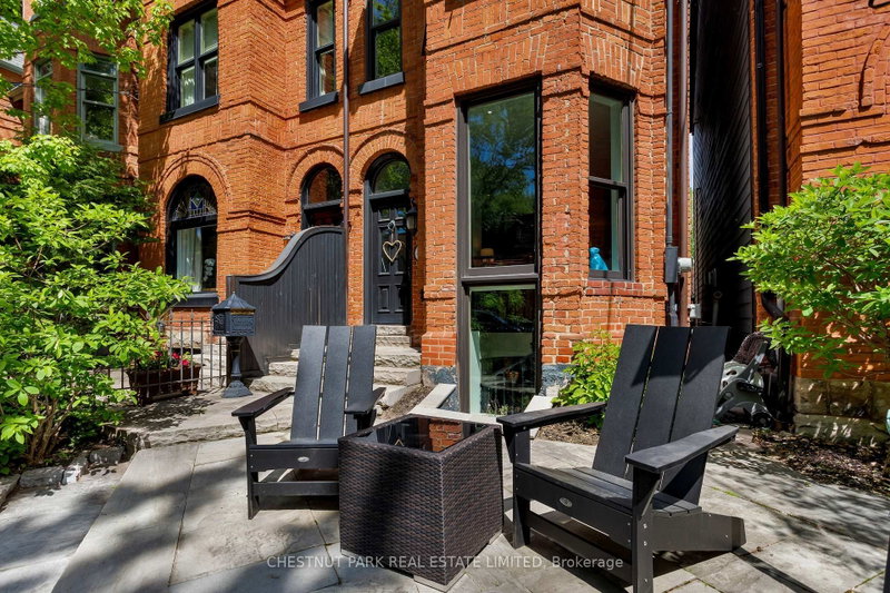 466 Wellesley Street E