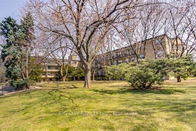 412-29 Upper Canada Drive, Toronto, ON