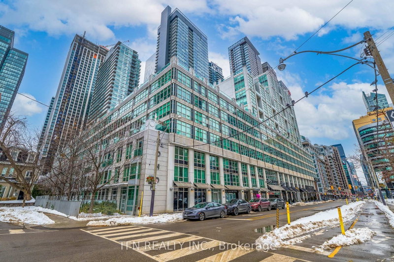 M22 - 350 Wellington Street W