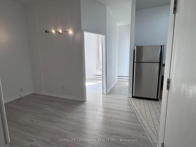 3rd FL #2 - 450 Spadina Avenue