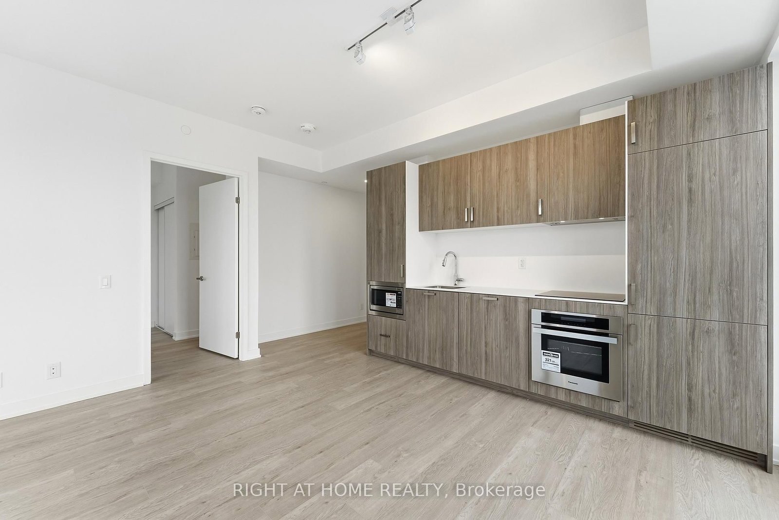 88 Queen Street E • #4711 • Toronto, ON photo 12