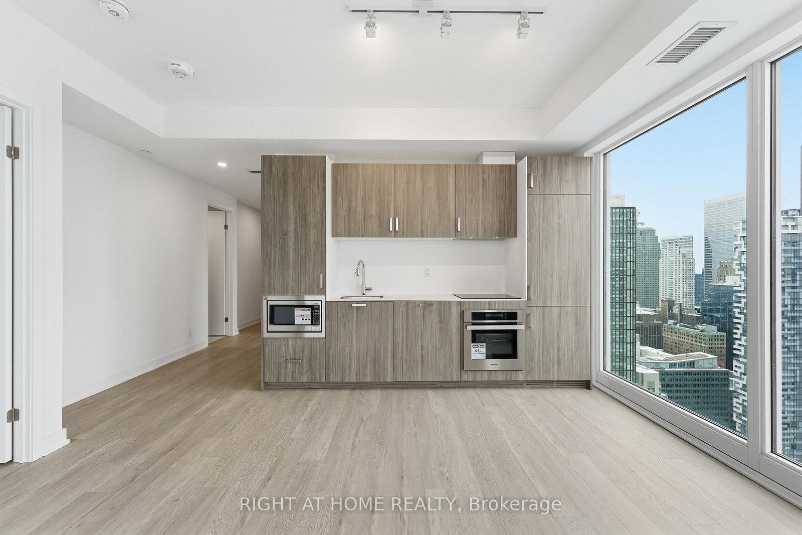 88 Queen Street E • #4711 • Toronto, ON photo 14